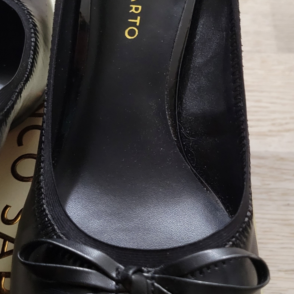 Black leather and patent leather women's size 9 shoes. Brand, FRANCO SARTO.